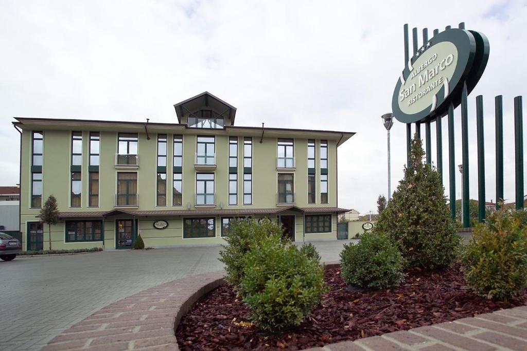 Albergo Ristorante San Marco Carmagnola Eksteriør bilde
