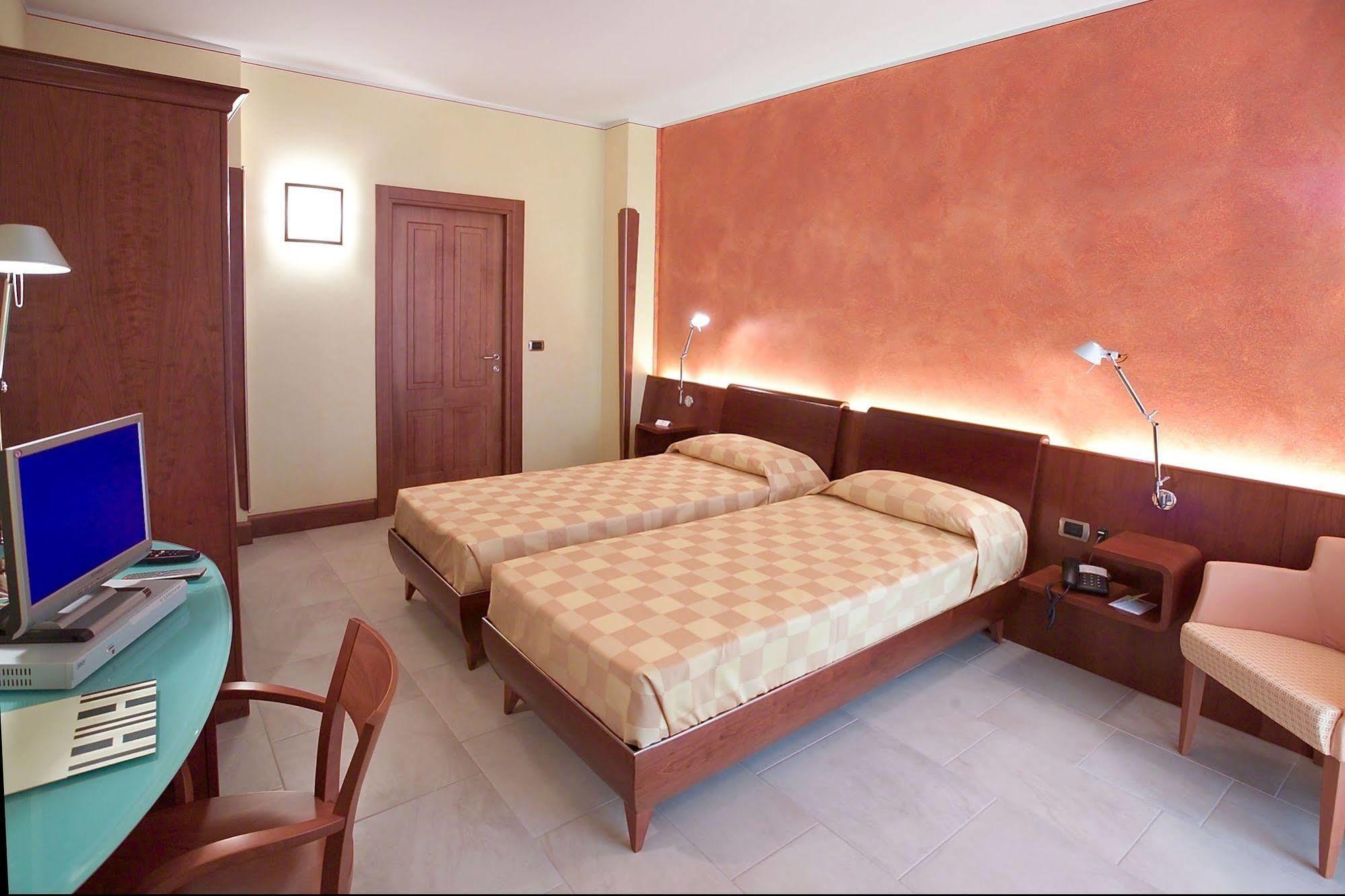 Albergo Ristorante San Marco Carmagnola Eksteriør bilde